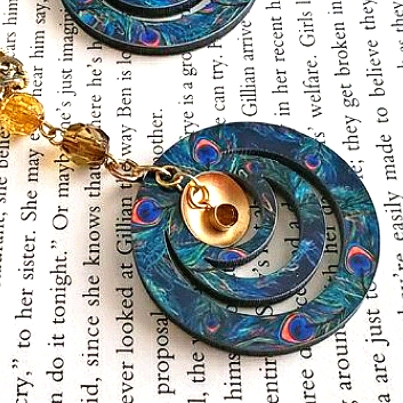 Peacock Feathers Pendant Necklace - Picture 5 of 8